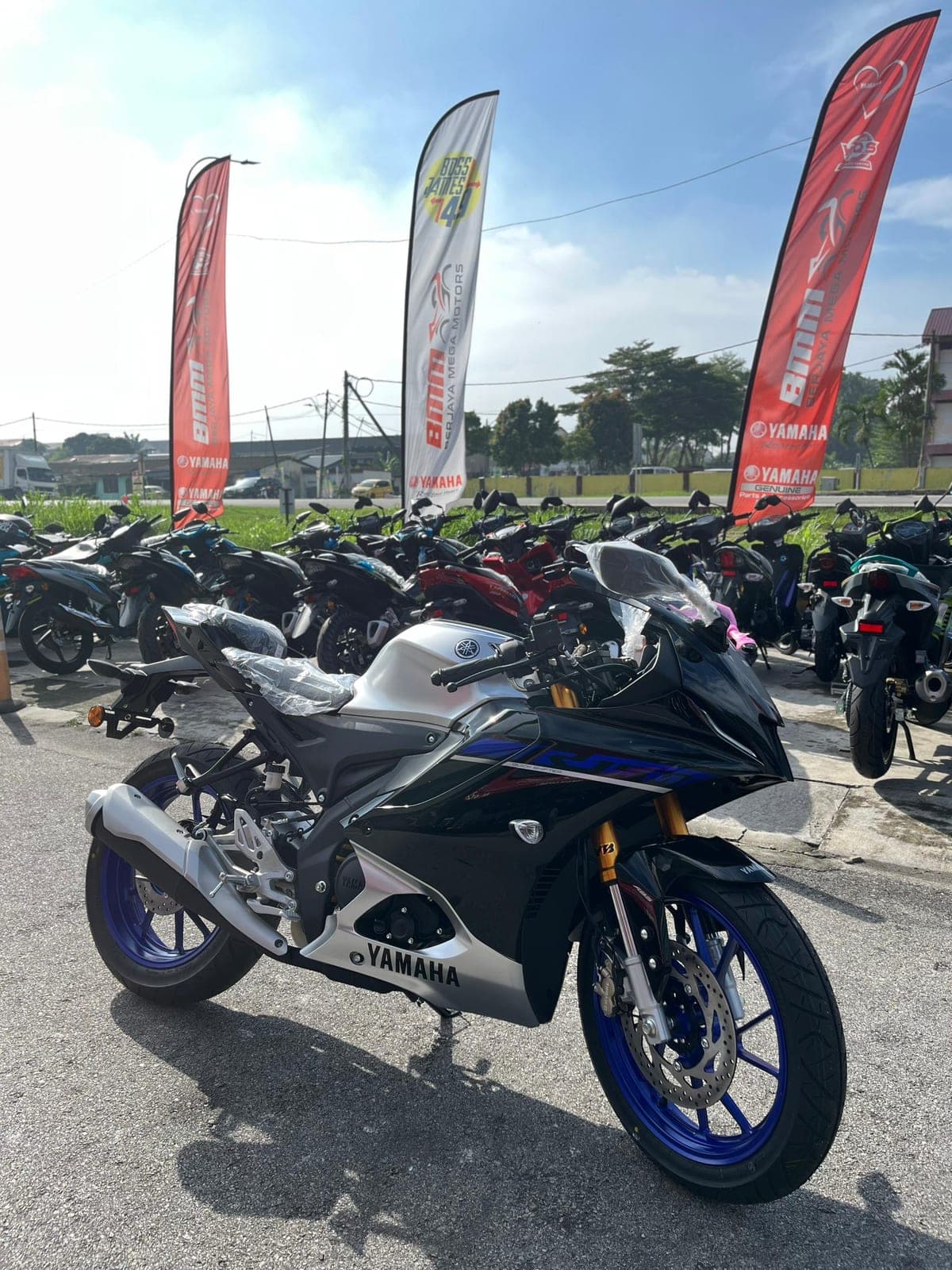 Yamaha R15M thumbnail 5
