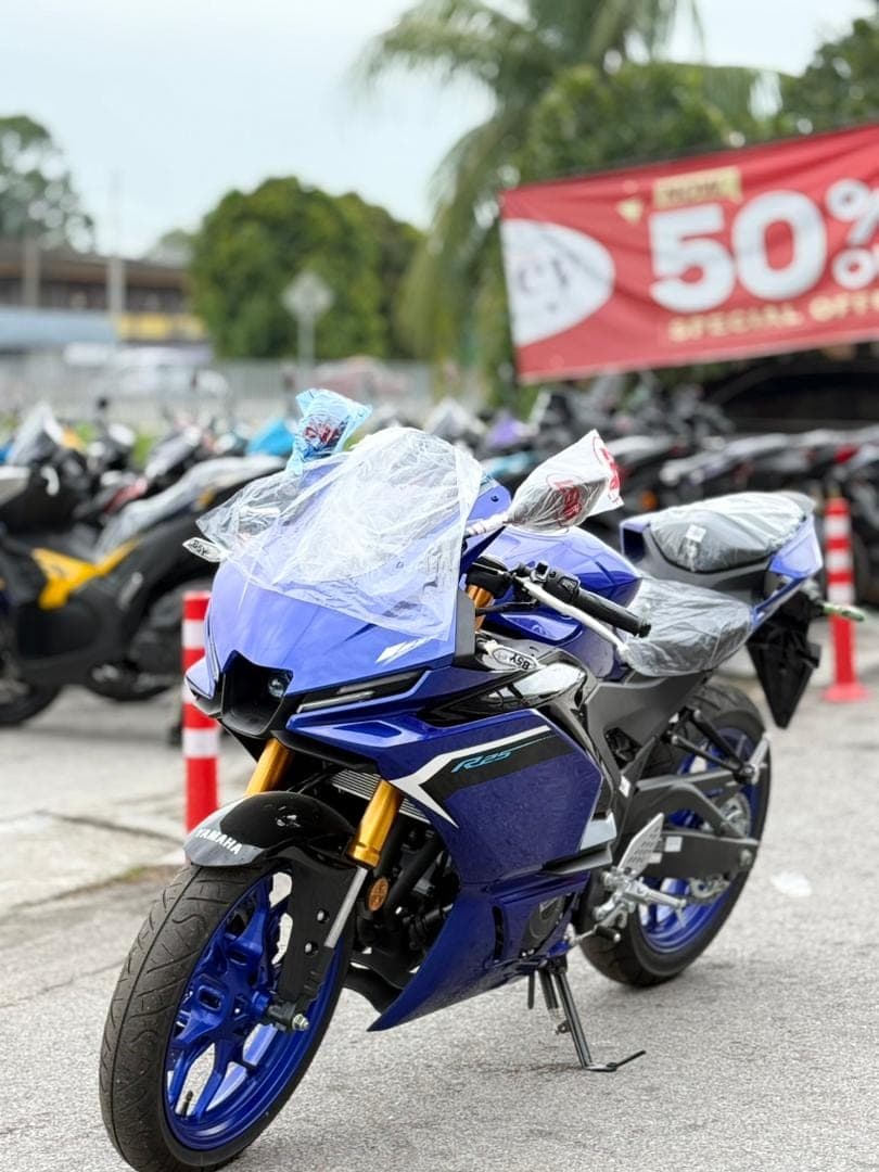Yamaha YZF-R25 thumbnail 4