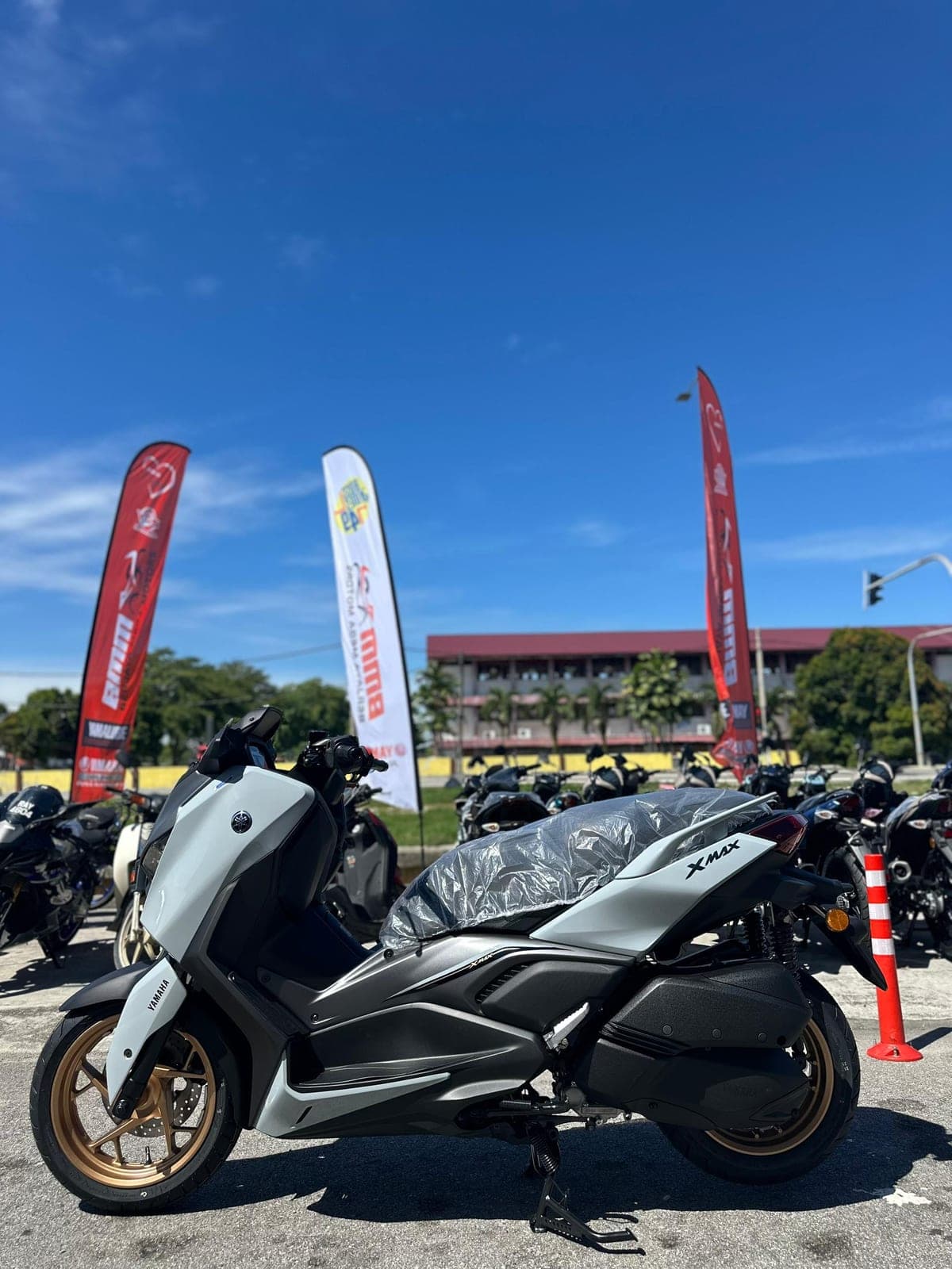 Yamaha XMAX 250 thumbnail 3